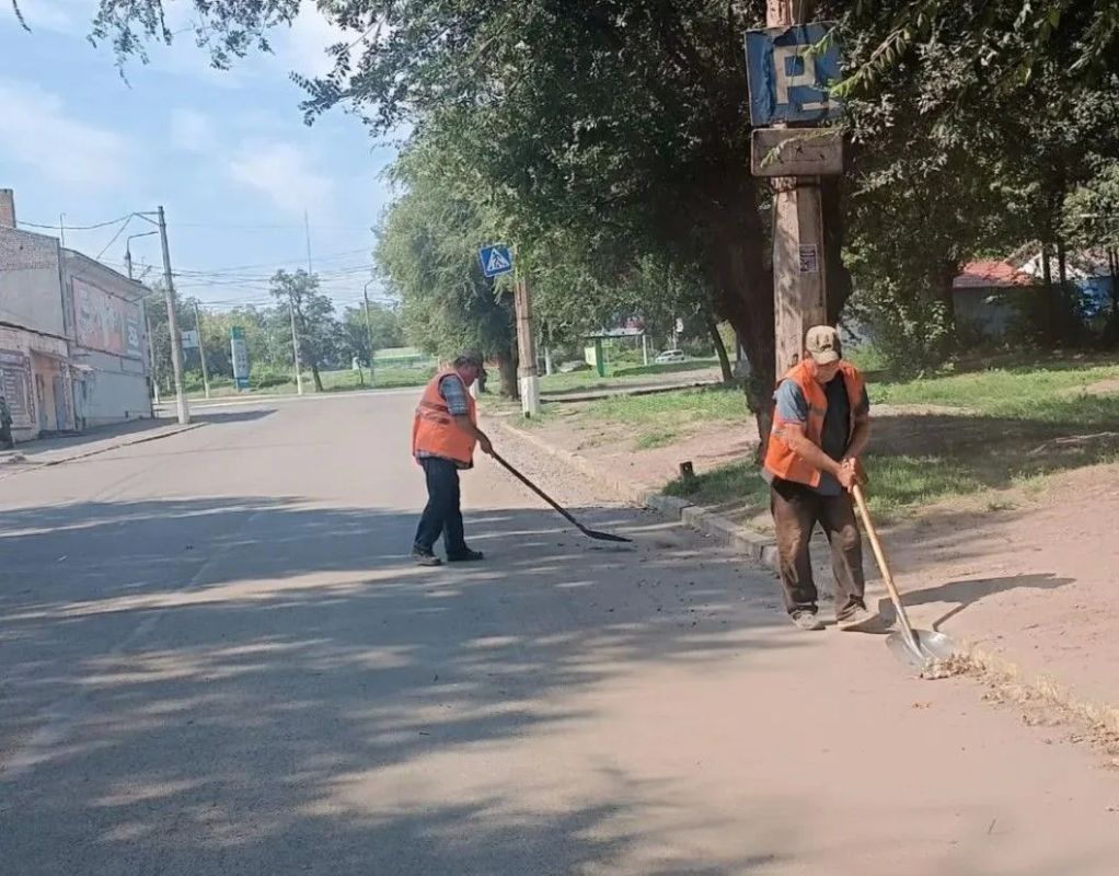 Коммунальными службами проведены работы на территории города Коммунальными службами проведены работы на территории города