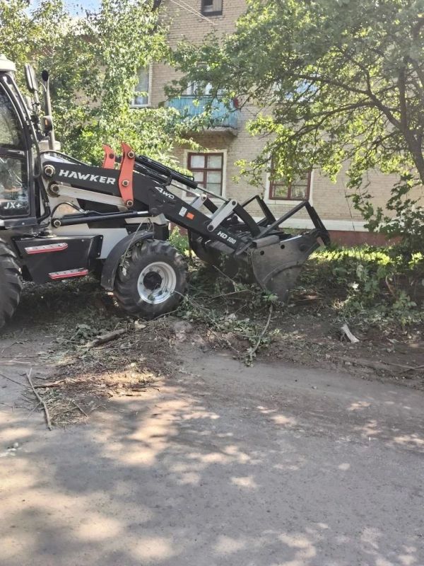 Благоустройство городских территорий, содержание зелёных зон и обеспечение комфортной городской среды — ежедневная работа МУП «Дорожно-эксплуатационное управление» Благоустройство городских территорий, содержание зелёных зон и обеспечение комфортной городской среды — ежедневная работа МУП «Дорожно-эксплуатационное управление»