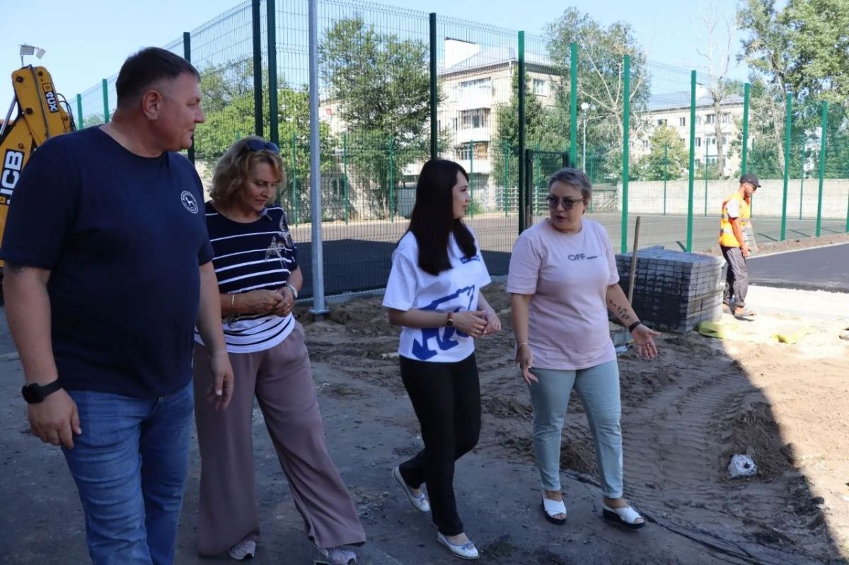 В одной из северодонецких школ продолжается обустройство новой спортивной площадки в рамках Народной программы В одной из северодонецких школ продолжается обустройство новой спортивной площадки в рамках Народной программы