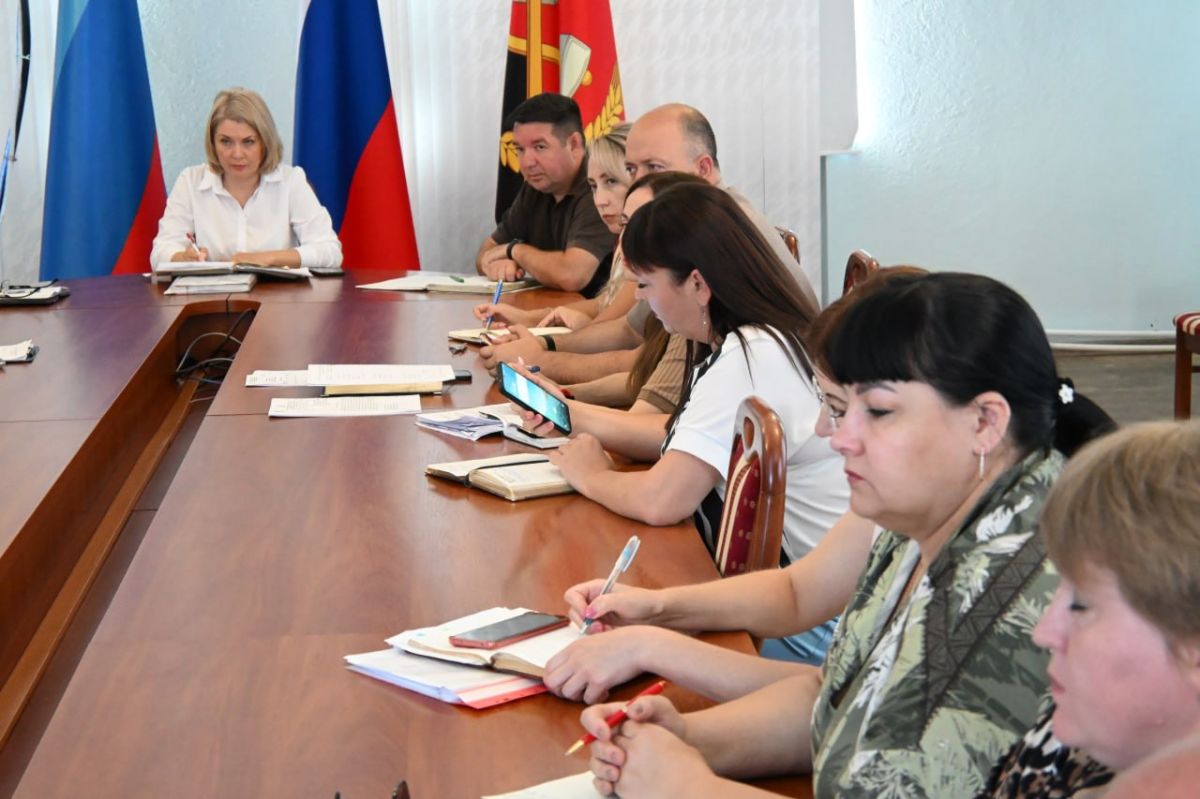 Сегодня состоялось расширенное аппаратное совещание под руководством временно исполняющего полномочия Главы Краснодонского муниципального округа Анны Гончаровой Сегодня состоялось расширенное аппаратное совещание под руководством временно исполняющего полномочия Главы Краснодонского муниципального округа Анны Гончаровой
