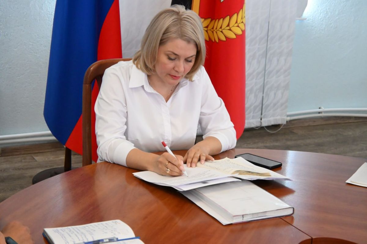 Сегодня состоялось расширенное аппаратное совещание под руководством временно исполняющего полномочия Главы Краснодонского муниципального округа Анны Гончаровой