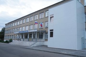 Красноярские строители завершили восстановление повреждённой кровли Бирюковской СШ