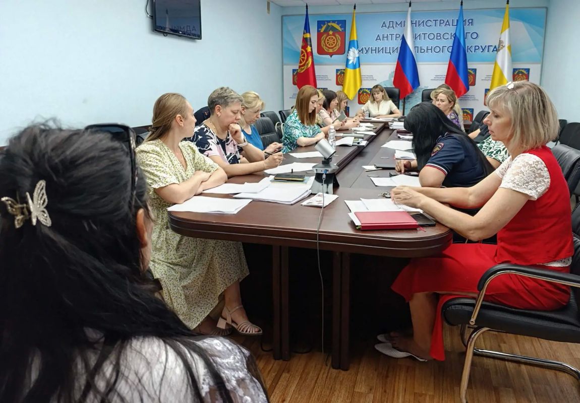 В Администрации Антрацитовского муниципального округа состоялось очередное заседание комиссии по делам несовершеннолетних и защите их прав, на котором рассмотрено 12 административных дел, из них: В Администрации Антрацитовского муниципального округа состоялось очередное заседание комиссии по делам несовершеннолетних и защите их прав, на котором рассмотрено 12 административных дел, из них: