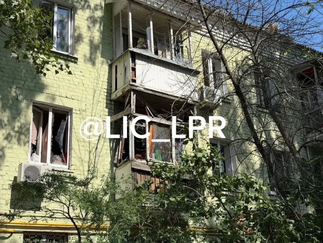 Украинский беспилотник атаковал частный сектор в Луганске утром, серьезно ранена женщина Украинский беспилотник атаковал частный сектор в Луганске утром, серьезно ранена женщина