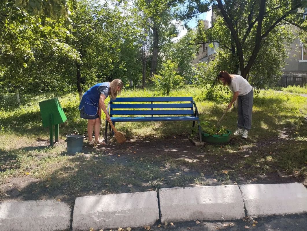 В Комиссаровке прошел очередной субботник В Комиссаровке прошел очередной субботник