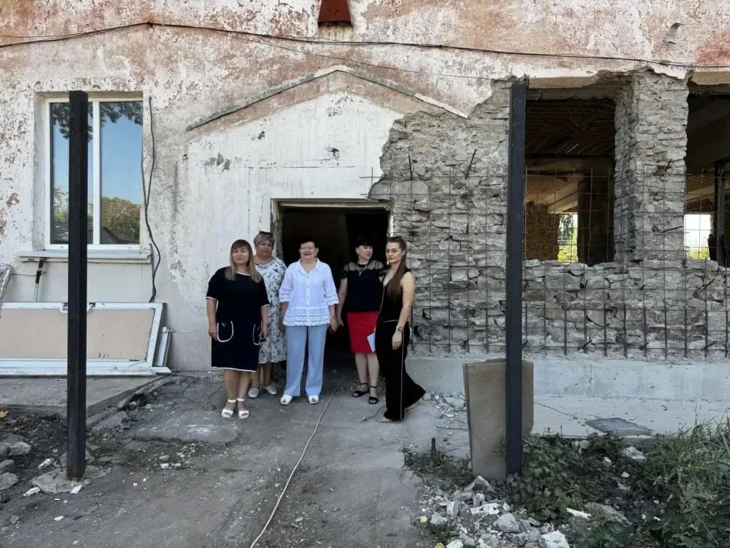 Виктория Сошина: В рамках партийного проекта «Лица Героев» совместно с депутатом Совета Антрацитовского муниципального округа Татьяной Ворониной и представителями территориального управления образования, Администрации...