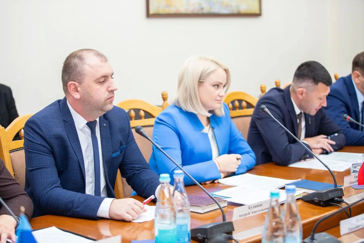 Алексей Самойлов на заседании Правительства ЛНР дал поручения по итогам рабочей поездки в учебные учреждения Алексей Самойлов на заседании Правительства ЛНР дал поручения по итогам рабочей поездки в учебные учреждения