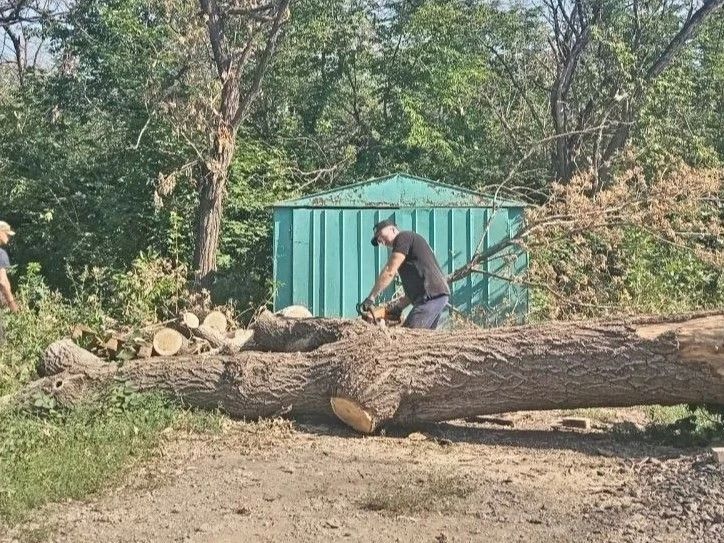 Коммунальными службами проведены работы на территории города Коммунальными службами проведены работы на территории города