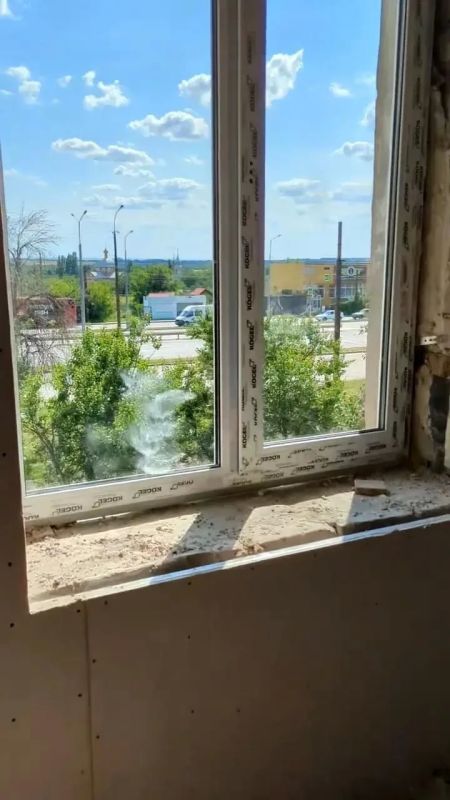 В Молодогвардейске Курганские бригады продолжают восстановительные работы социального общежития В Молодогвардейске Курганские бригады продолжают восстановительные работы социального общежития