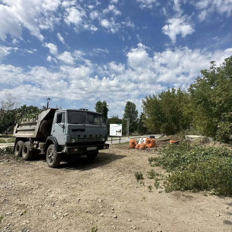 Блок Жириновского поддержал благоустройство территории в пгт Блок Жириновского поддержал благоустройство территории в пгт
