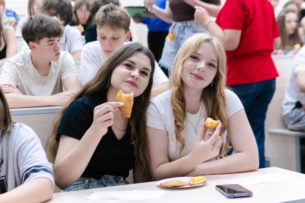 Для ребят из ЛНР - участников "Университетских смен" провели вкусную лекцию