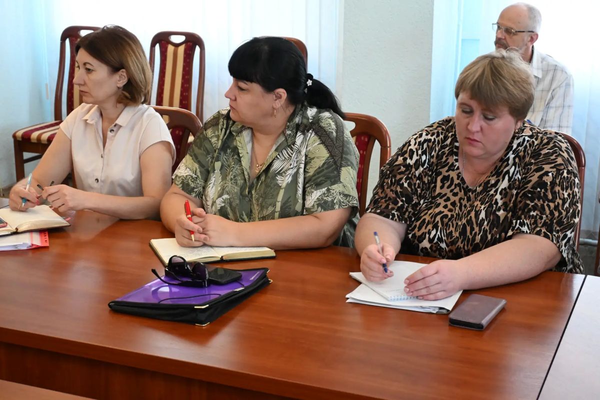 Сегодня состоялось расширенное аппаратное совещание под руководством временно исполняющего полномочия Главы Краснодонского муниципального округа Анны Гончаровой Сегодня состоялось расширенное аппаратное совещание под руководством временно исполняющего полномочия Главы Краснодонского муниципального округа Анны Гончаровой