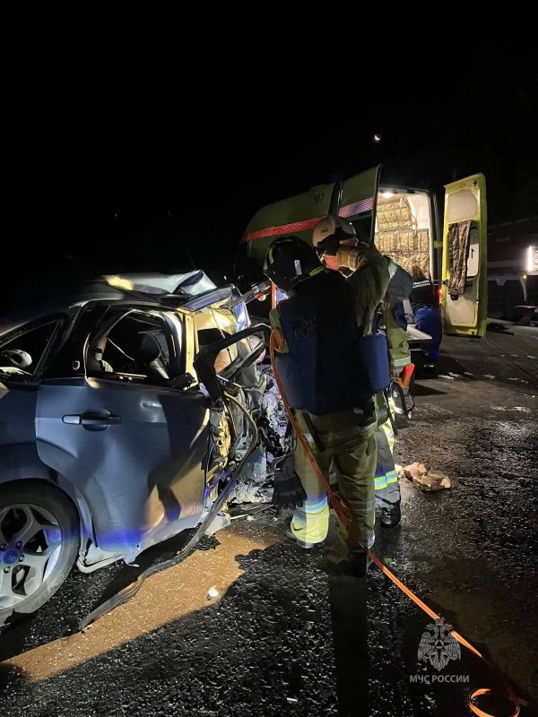 СПАСАТЕЛИ МЧС РОССИИ ОКАЗАЛИ ПОМОЩЬ ПОСТРАДАВШЕМУ В НОЧНОМ ДТП В ЛУГАНСКЕ СПАСАТЕЛИ МЧС РОССИИ ОКАЗАЛИ ПОМОЩЬ ПОСТРАДАВШЕМУ В НОЧНОМ ДТП В ЛУГАНСКЕ