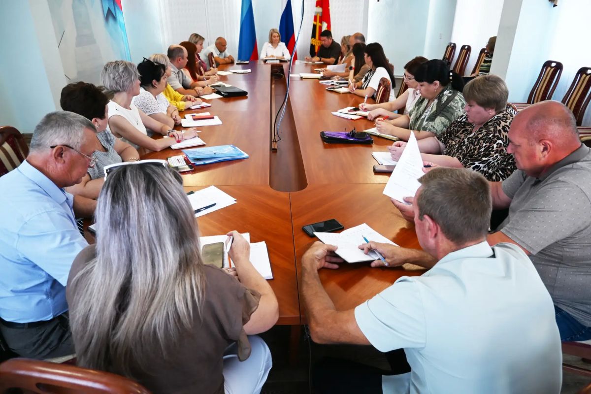 Сегодня состоялось расширенное аппаратное совещание под руководством временно исполняющего полномочия Главы Краснодонского муниципального округа Анны Гончаровой Сегодня состоялось расширенное аппаратное совещание под руководством временно исполняющего полномочия Главы Краснодонского муниципального округа Анны Гончаровой