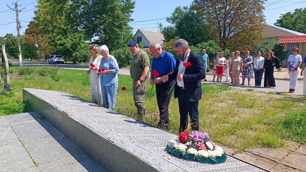 «Историческая память»: В Меловом и Антраците прошла выставка «Без срока давности» «Историческая память»: В Меловом и Антраците прошла выставка «Без срока давности»