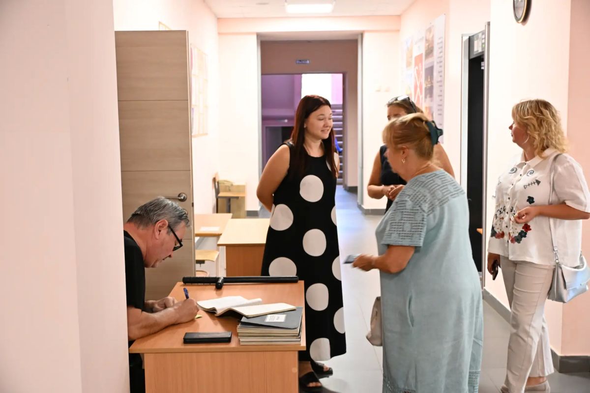 В Брянке проходит комплексная проверка готовности школ и детских садов к новому учебному году В Брянке проходит комплексная проверка готовности школ и детских садов к новому учебному году