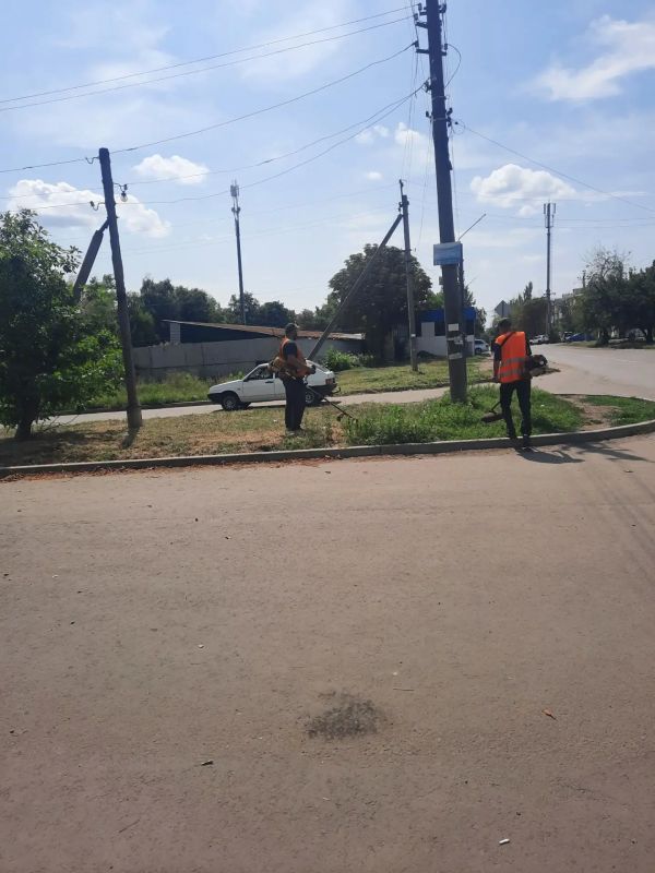 Работы по благоустройству города Ровеньки продолжаются Работы по благоустройству города Ровеньки продолжаются