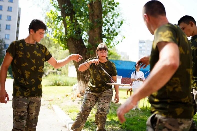 Свердловчане – победители республиканского этапа «Семейной зарницы» Свердловчане – победители республиканского этапа «Семейной зарницы»