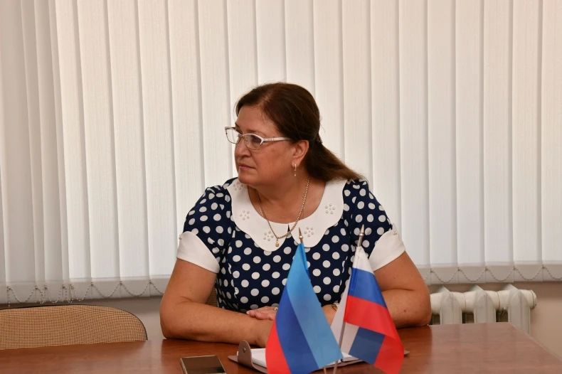 Депутат Народного Совета ЛНР Иван Санаев встретился с коллективом Свердловской центральной городской многопрофильной больницы Депутат Народного Совета ЛНР Иван Санаев встретился с коллективом Свердловской центральной городской многопрофильной больницы