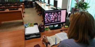 Формат обучения в ЛНР с 1 сентября определят по обстановке