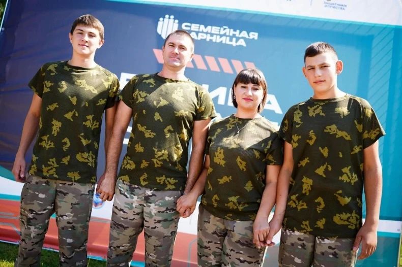 Свердловчане – победители республиканского этапа «Семейной зарницы» Свердловчане – победители республиканского этапа «Семейной зарницы»