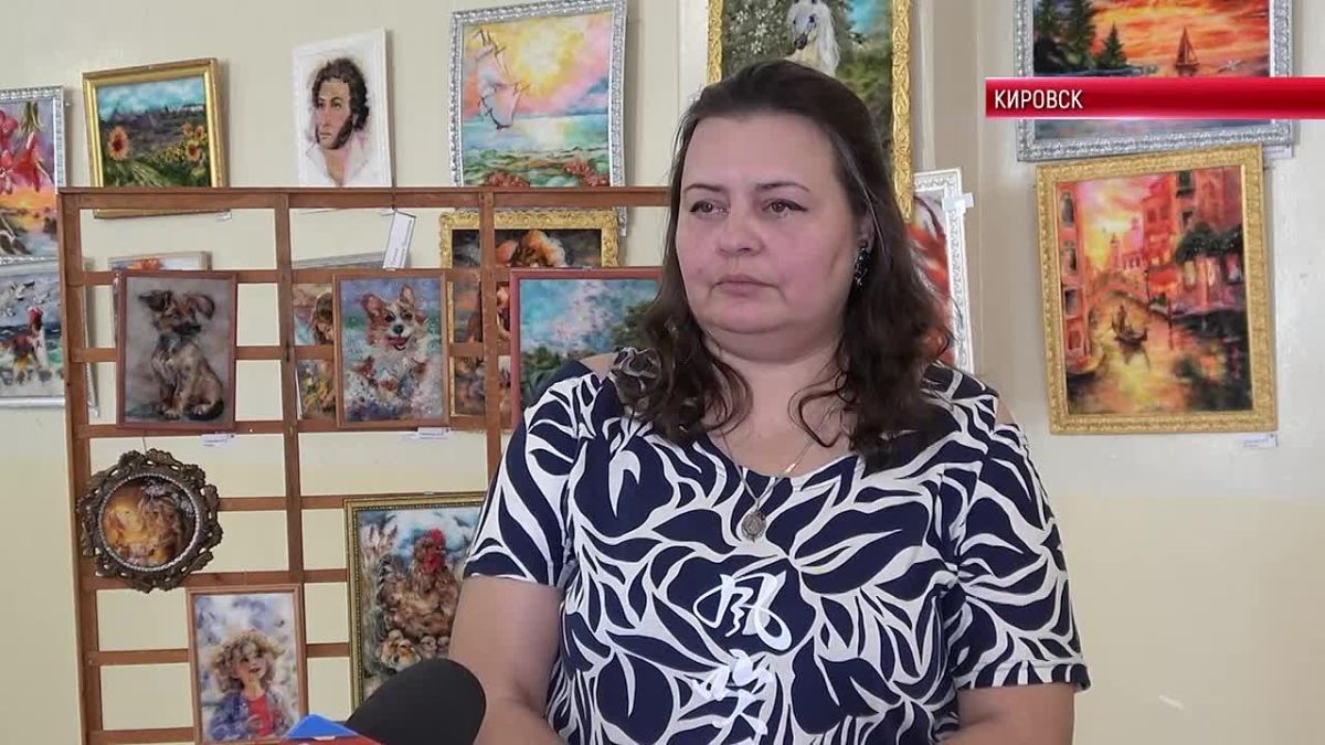 КИРОВСК. ИЗ МОТКА НИТОК — В ШЕДЕВР В Кировске в клубе «Кудесники» раскрыли секрет шерстяной магии