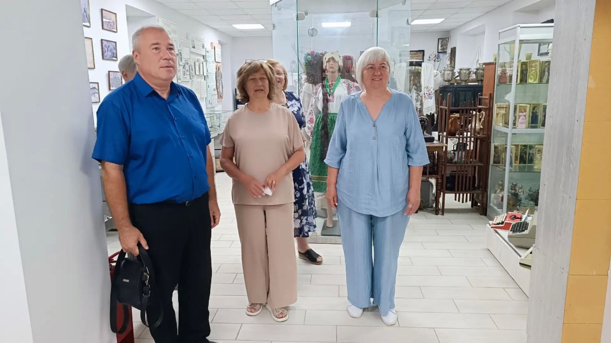 «Историческая память»: В Меловом и Антраците прошла выставка «Без срока давности» «Историческая память»: В Меловом и Антраците прошла выставка «Без срока давности»