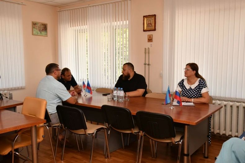 Депутат Народного Совета ЛНР Иван Санаев встретился с коллективом Свердловской центральной городской многопрофильной больницы