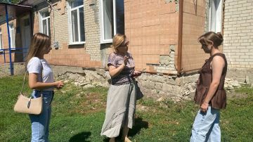 Меловская библиотека обновляется: единороссы проверили ход ремонта