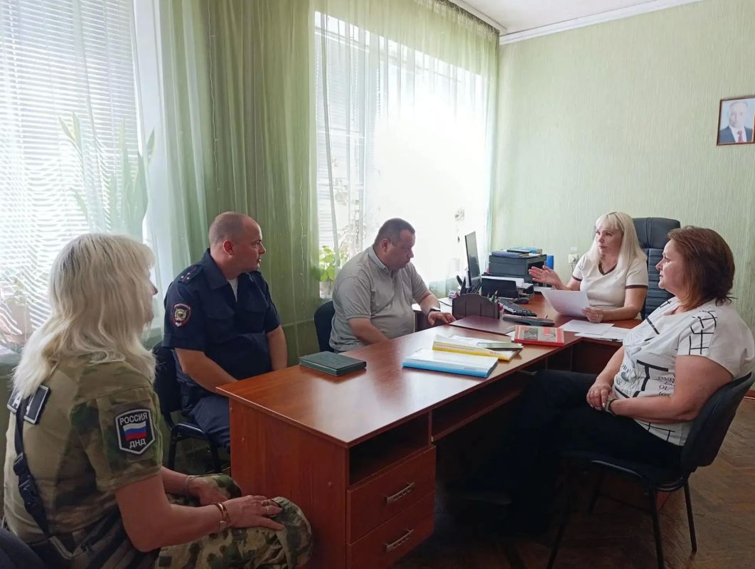 Безопасность округа — общее дело: в Администрации Кировска прошло рабочее совещание с Народной дружиной и ОМВД России «Кировский» Безопасность округа — общее дело: в Администрации Кировска прошло рабочее совещание с Народной дружиной и ОМВД России «Кировский»