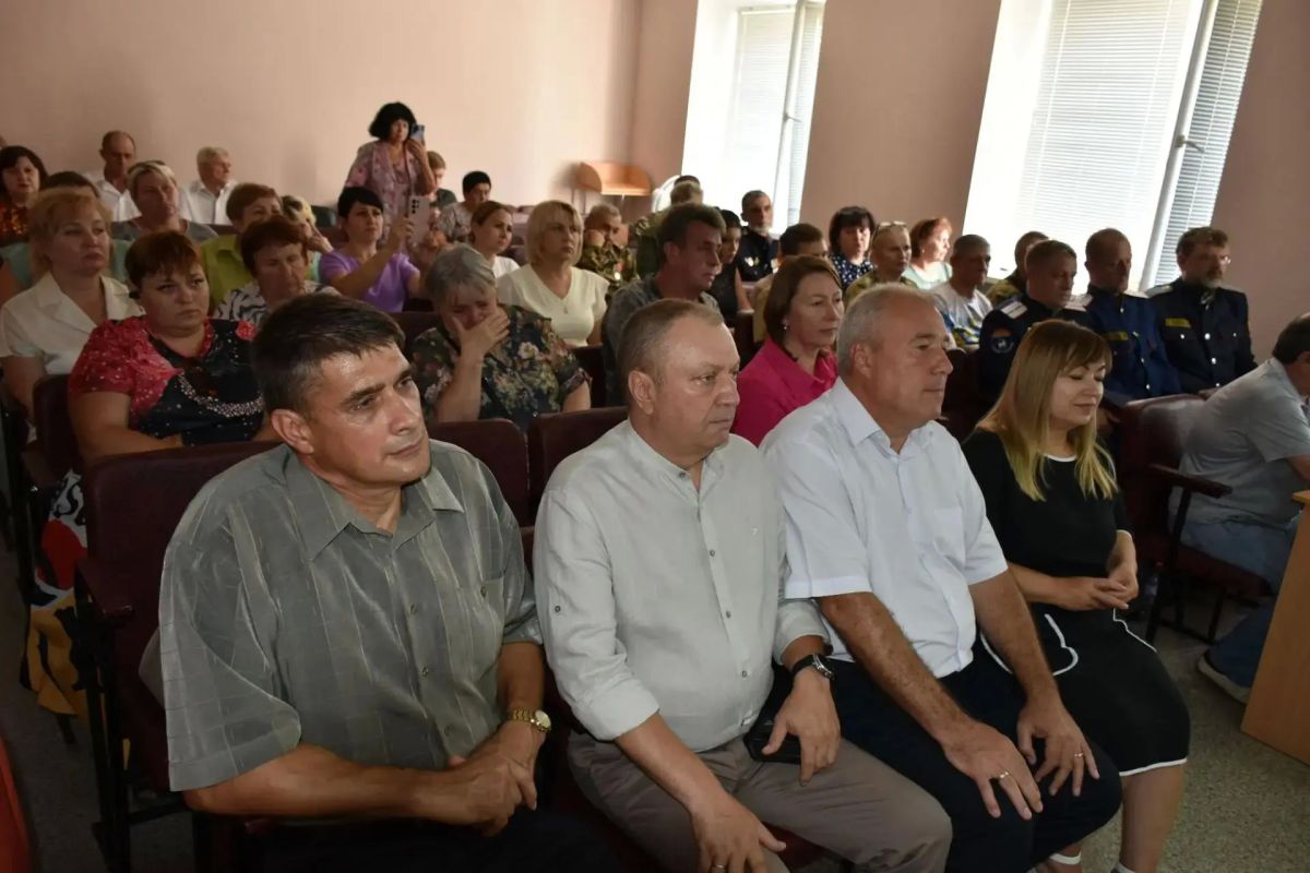 «Историческая память»: В Меловом и Антраците прошла выставка «Без срока давности» «Историческая память»: В Меловом и Антраците прошла выставка «Без срока давности»