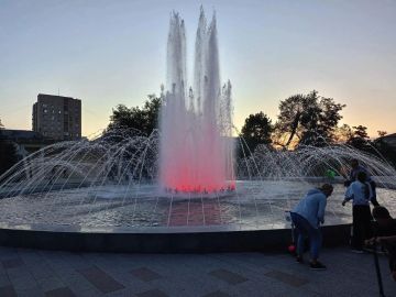 Купальщики снова повредили фонтан в сквере Молодой гвардии
