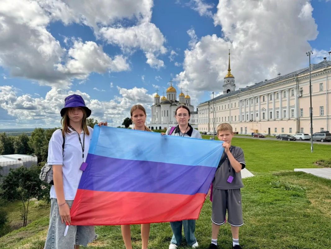 Обучающиеся из Северного учебно-воспитательного комплекса Краснодонского округа вместе с советником Анастасией Бесединой отправились в увлекательное путешествие в рамках проекта «Кольцо открытий» от Росмолодёжи «Больше, чем... Обучающиеся из Северного учебно-воспитательного комплекса Краснодонского округа вместе с советником Анастасией Бесединой отправились в увлекательное путешествие в рамках проекта «Кольцо открытий» от Росмолодёжи «Больше, чем...