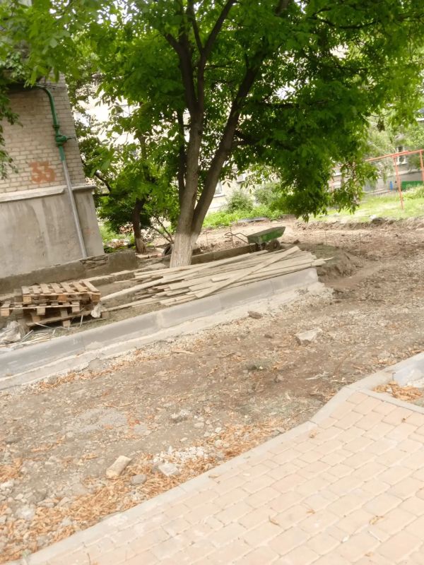 Работы по благоустройству города Ровеньки продолжаются Работы по благоустройству города Ровеньки продолжаются