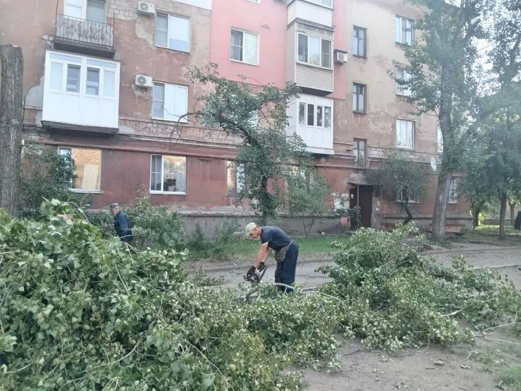 Коммунальными службами проведены работы на территории города Коммунальными службами проведены работы на территории города