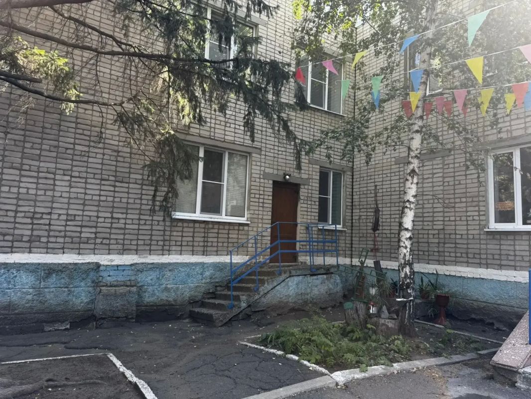 На территории Антрацитовского муниципального округа продолжается работа Штаба общественного контроля за организацией и проведением капитальных ремонтов в образовательных учреждениях На территории Антрацитовского муниципального округа продолжается работа Штаба общественного контроля за организацией и проведением капитальных ремонтов в образовательных учреждениях
