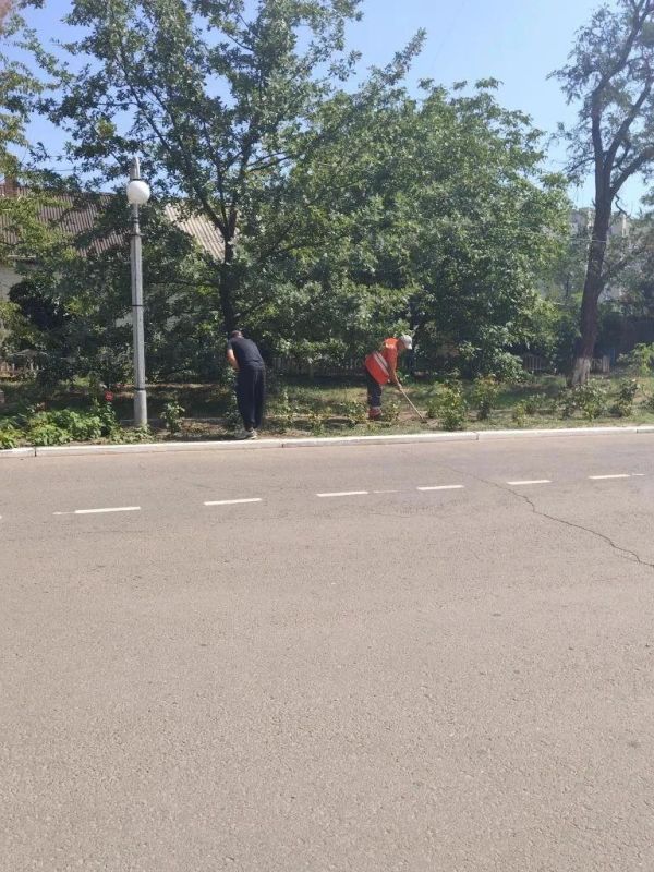 Благоустройство городских территорий — ежедневная работа МУП «Дорожно-эксплуатационное управление» Благоустройство городских территорий — ежедневная работа МУП «Дорожно-эксплуатационное управление»