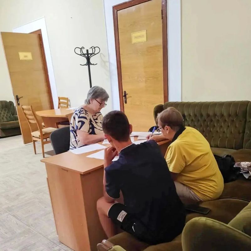 Специалисты отдела опеки и попечительства над несовершеннолетними Администрации Старобельского муниципального округа продолжают оказывать всестороннюю поддержку опекунам и попечителям