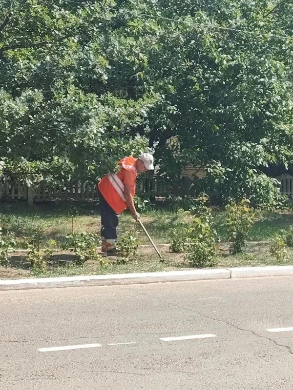 Благоустройство городских территорий — ежедневная работа МУП «Дорожно-эксплуатационное управление» Благоустройство городских территорий — ежедневная работа МУП «Дорожно-эксплуатационное управление»