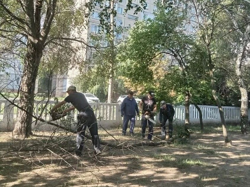 Коммунальными службами проведены работы на территории города Коммунальными службами проведены работы на территории города