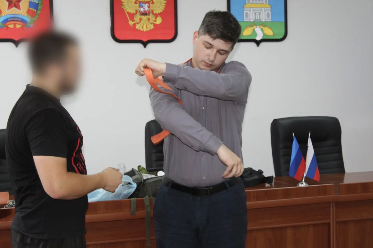 Сегодня военнослужащие провели обучение по тактической медицине для муниципальных служащих Администрации Новопсковского муниципального округа Сегодня военнослужащие провели обучение по тактической медицине для муниципальных служащих Администрации Новопсковского муниципального округа