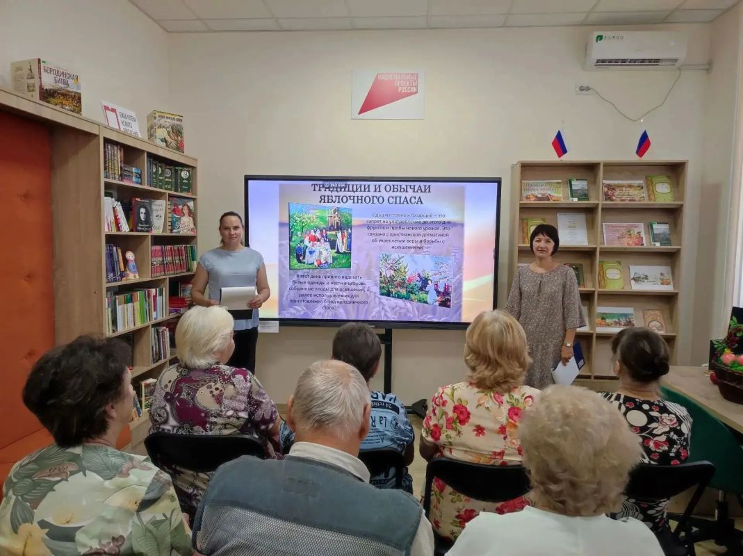 «Пахнет яблоком и медом. По церквам твой кроткий Спас «Пахнет яблоком и медом. По церквам твой кроткий Спас