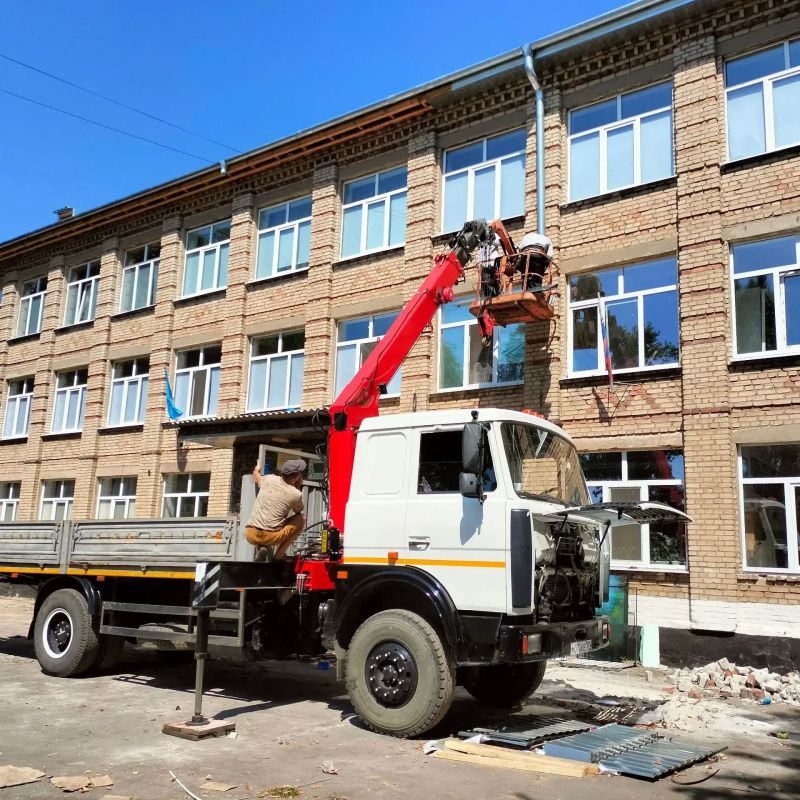 В Ровеньках продолжается ремонт школ при поддержке Республики Коми Масштабное обновление стало возможным благодаря инициативе Президента Российской Федерации Владимира Путина по поддержке новых регионов страны. В рамках... В Ровеньках продолжается ремонт школ при поддержке Республики Коми Масштабное обновление стало возможным благодаря инициативе Президента Российской Федерации Владимира Путина по поддержке новых регионов страны. В рамках...