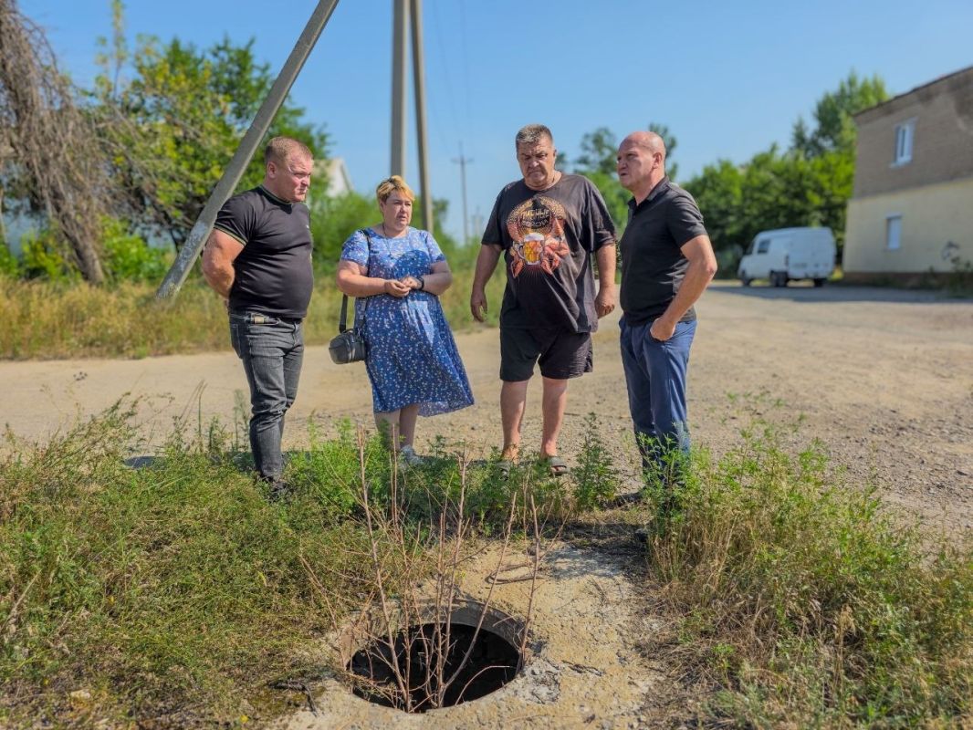 Встреча с жителями. В Совет городского округа город Лисичанск поступило обращение жителей района «Шахты им. Д.Ф. Мельникова» с просьбой оказать содействие в решении проблемы водоснабжения
