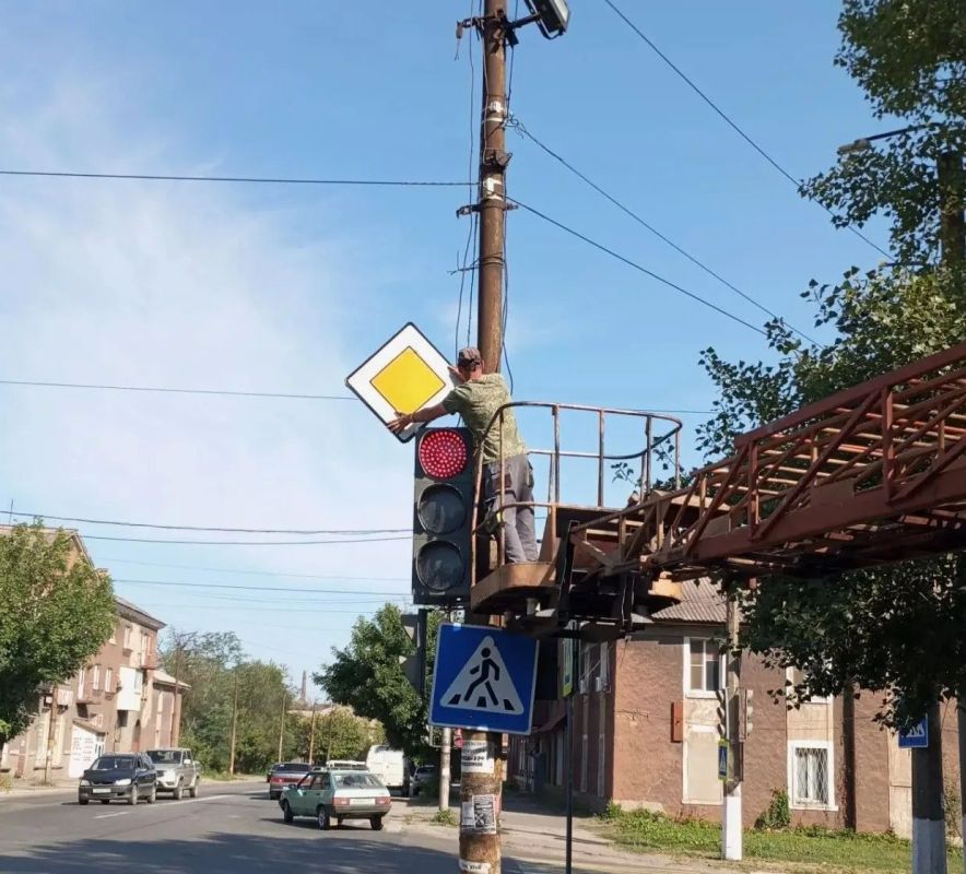 Коммунальными службами проведены работы на территории города Коммунальными службами проведены работы на территории города