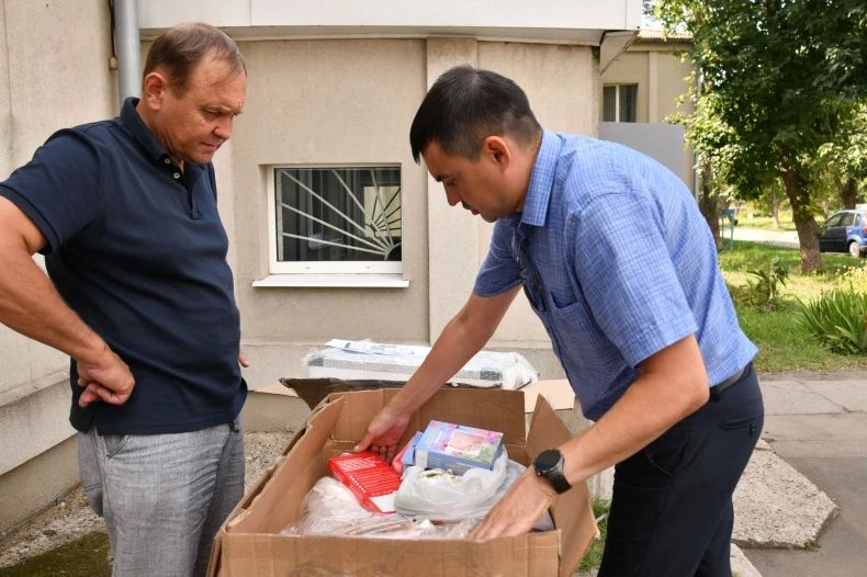 В Свердловское родильное отделение при поддержке Красноярского края передана гуманитарная помощь В Свердловское родильное отделение при поддержке Красноярского края передана гуманитарная помощь