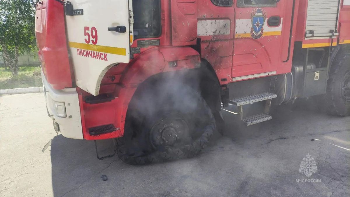 Пожарная автоцистерна пострадала из-за атаки ВСУ в Лисичанске в ЛНР