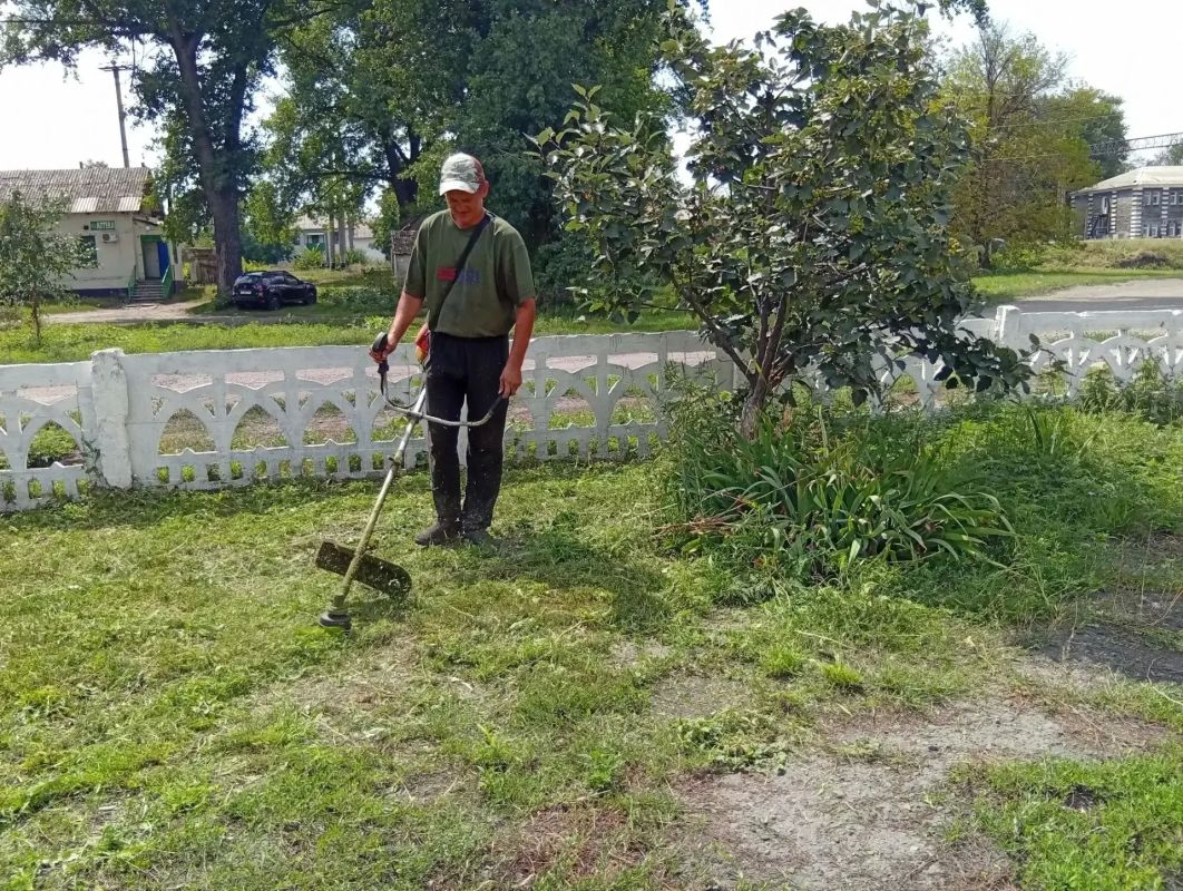 В пгт Новодарьевка прошел субботник в рамках акции "Чистая страна" В пгт Новодарьевка прошел субботник в рамках акции "Чистая страна"