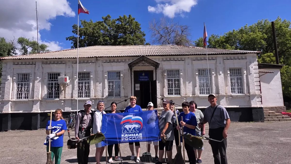 В пгт Новодарьевка прошел субботник в рамках акции "Чистая страна" В пгт Новодарьевка прошел субботник в рамках акции "Чистая страна"