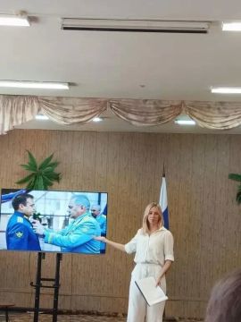 В Роскошнянском сельском доме культуры прошёл интерактивный час «От Икара до наших дней»